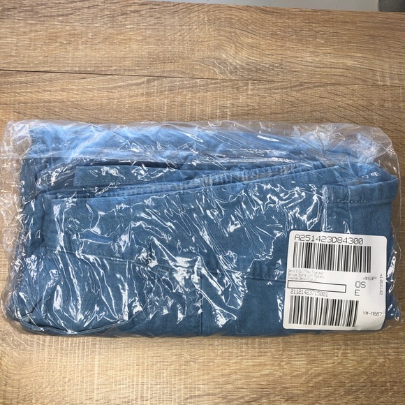 NEW - Denim & Co. "How Timeless" Bermuda Shorts with Pockets bleached denim, 1X - Picture 2 of 4